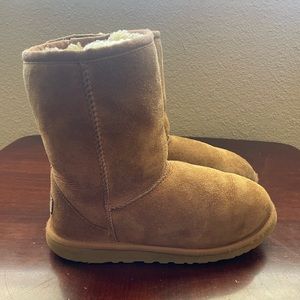 UGG Australia Classic Short Beige Suede Shearling Boots Women’s Size 5